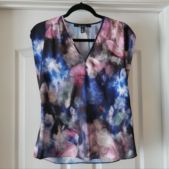 WHBM V-neck Ruched Shell Top XS Blouse Floral Print Polyester Dress Shirt - Picture 2 of 7